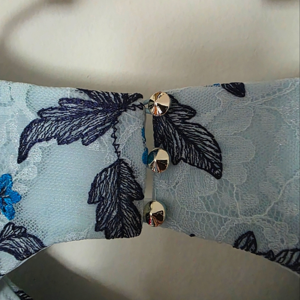 Guess Sweetheart Embroidered Floral Sheath Dress Sz 2 - Picture 6 of 9